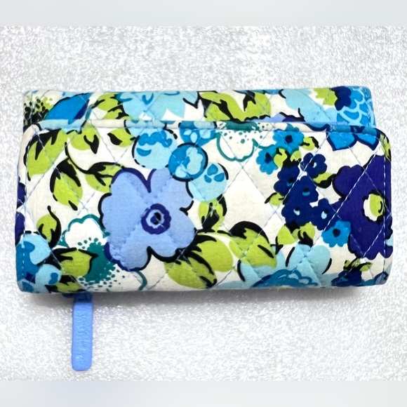 Vera Bradley wallet. - Picture 4 of 6